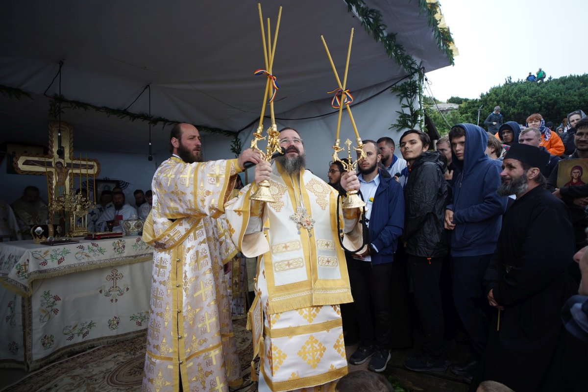 Pelerinaj al credincioșilor pe muntele Ceahlău 179325