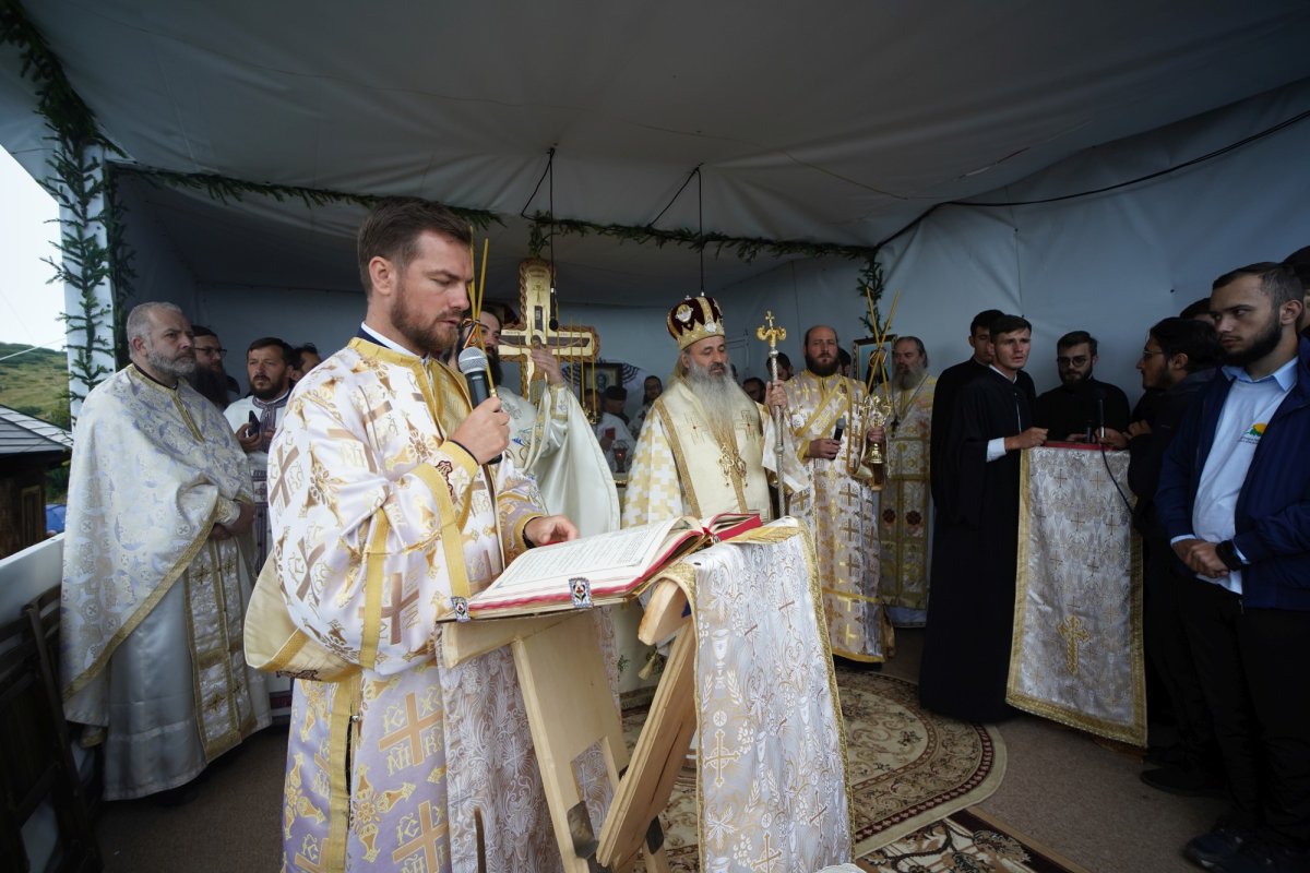 Pelerinaj al credincioșilor pe muntele Ceahlău 179326