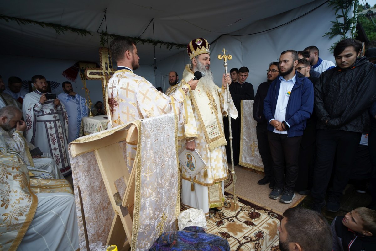 Pelerinaj al credincioșilor pe muntele Ceahlău 179327