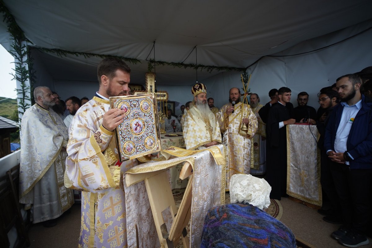 Pelerinaj al credincioșilor pe muntele Ceahlău 179329