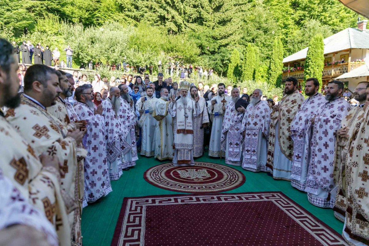 Mulțime de credincioși au prăznuit-o pe Sfânta Teodora la Mănăstirea Sihla 179535