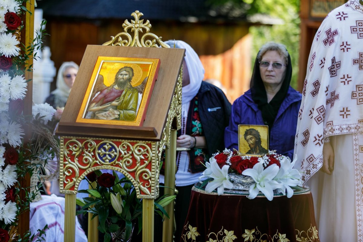 Mulțime de credincioși au prăznuit-o pe Sfânta Teodora la Mănăstirea Sihla 179540