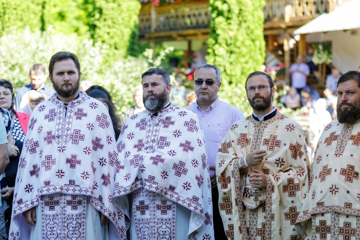 Mulțime de credincioși au prăznuit-o pe Sfânta Teodora la Mănăstirea Sihla 179541