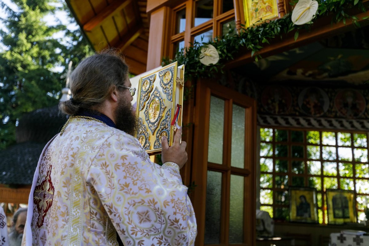 Mulțime de credincioși au prăznuit-o pe Sfânta Teodora la Mănăstirea Sihla 179544