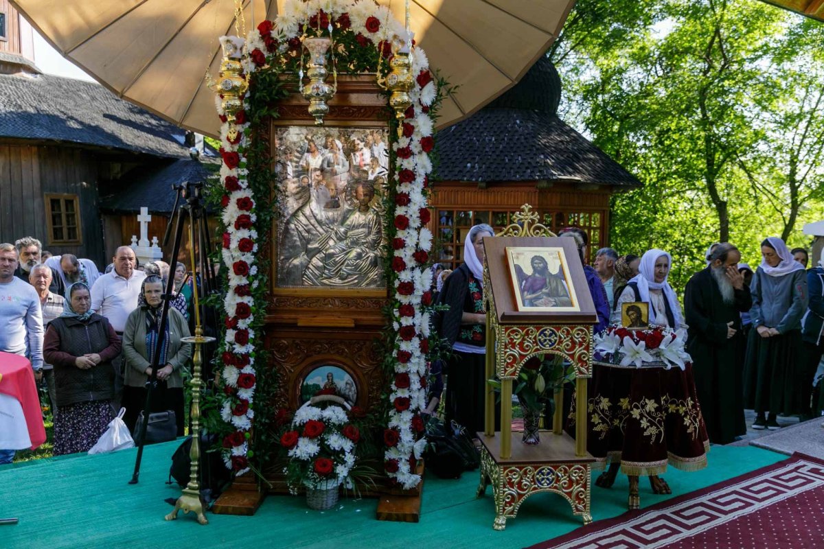 Mulțime de credincioși au prăznuit-o pe Sfânta Teodora la Mănăstirea Sihla 179545