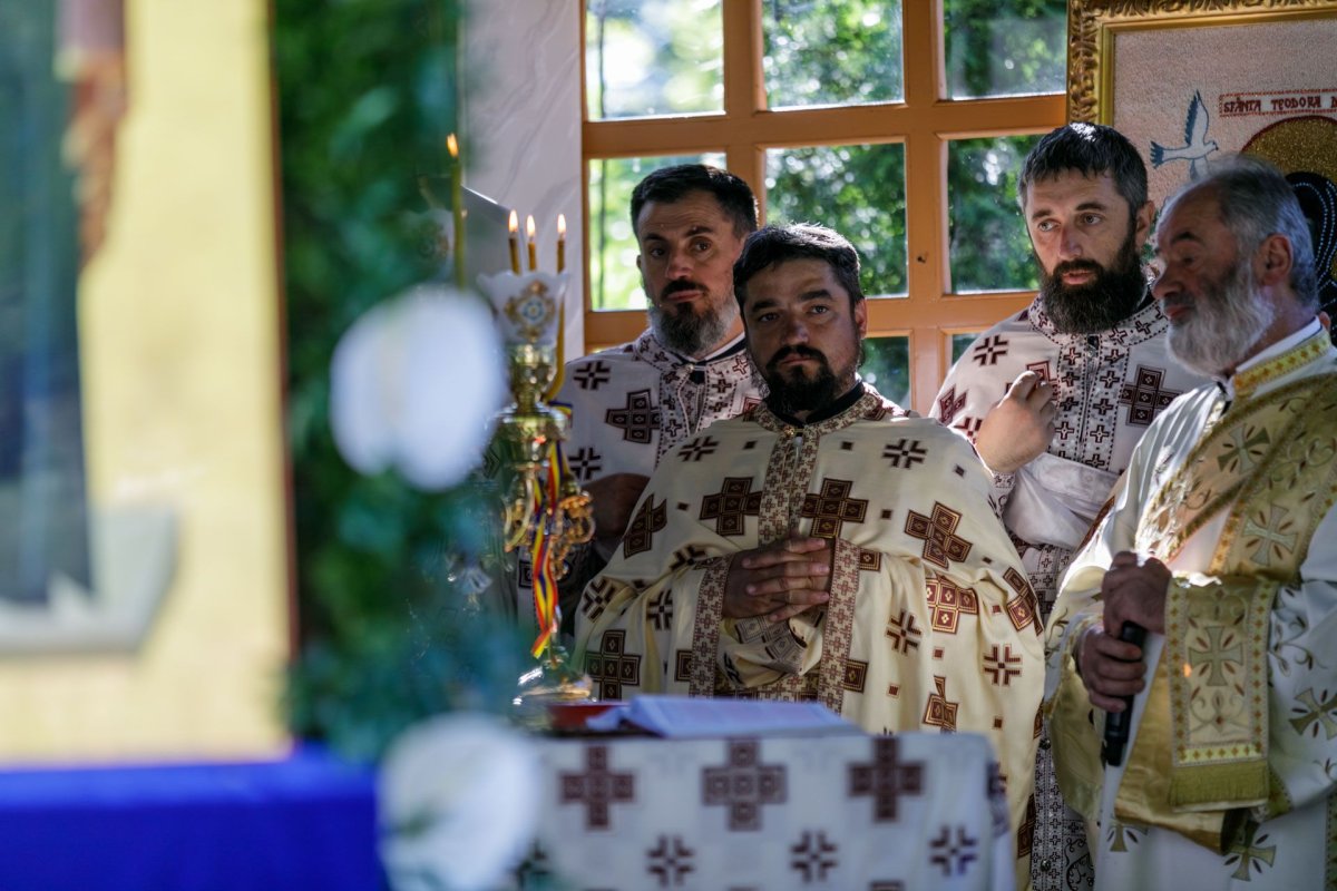 Mulțime de credincioși au prăznuit-o pe Sfânta Teodora la Mănăstirea Sihla 179548