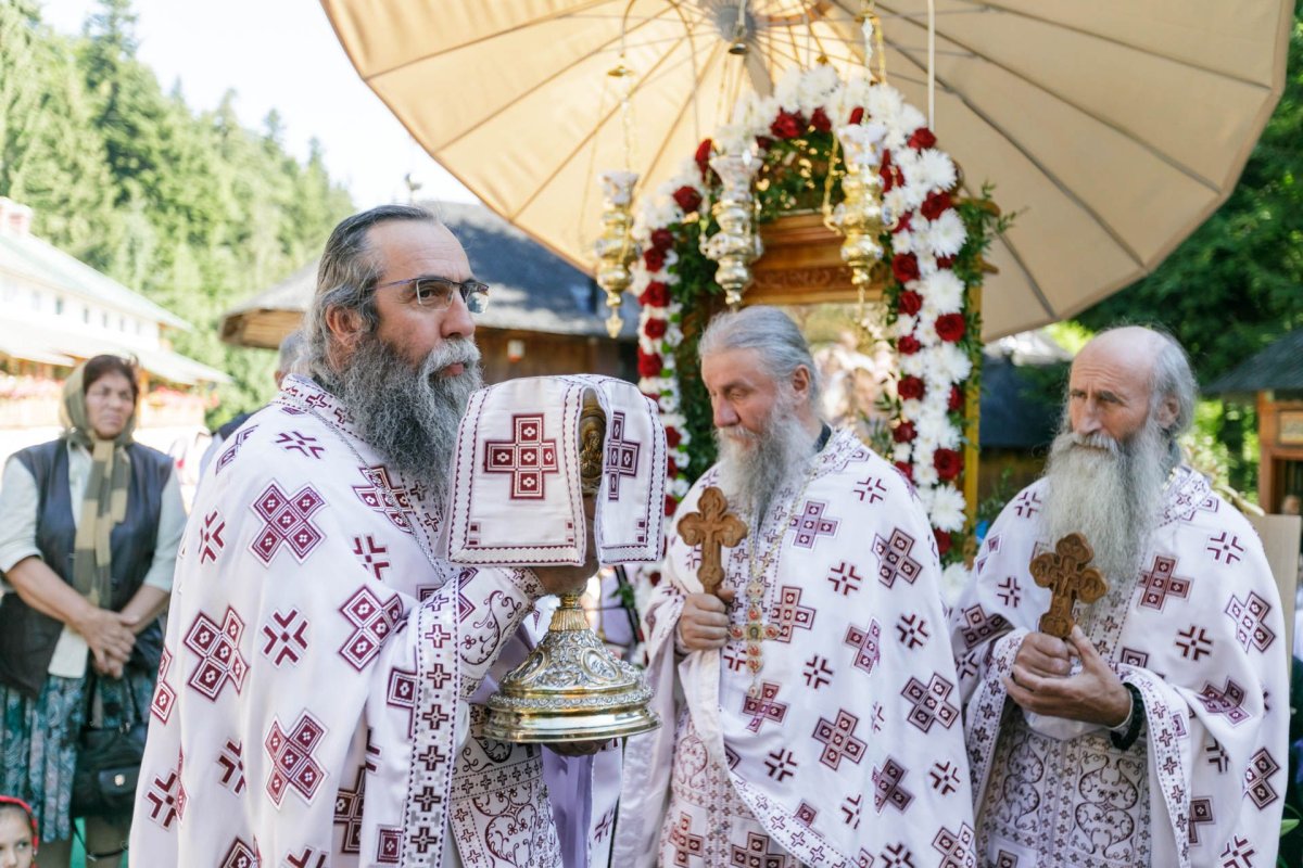 Mulțime de credincioși au prăznuit-o pe Sfânta Teodora la Mănăstirea Sihla 179559