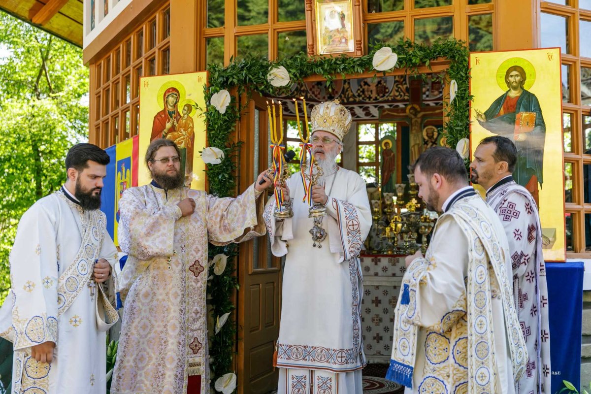 Mulțime de credincioși au prăznuit-o pe Sfânta Teodora la Mănăstirea Sihla 179562