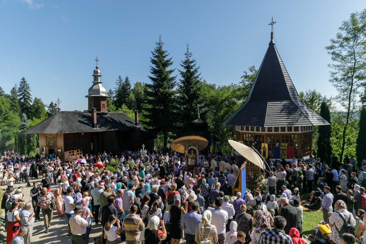 Mulțime de credincioși au prăznuit-o pe Sfânta Teodora la Mănăstirea Sihla 179563