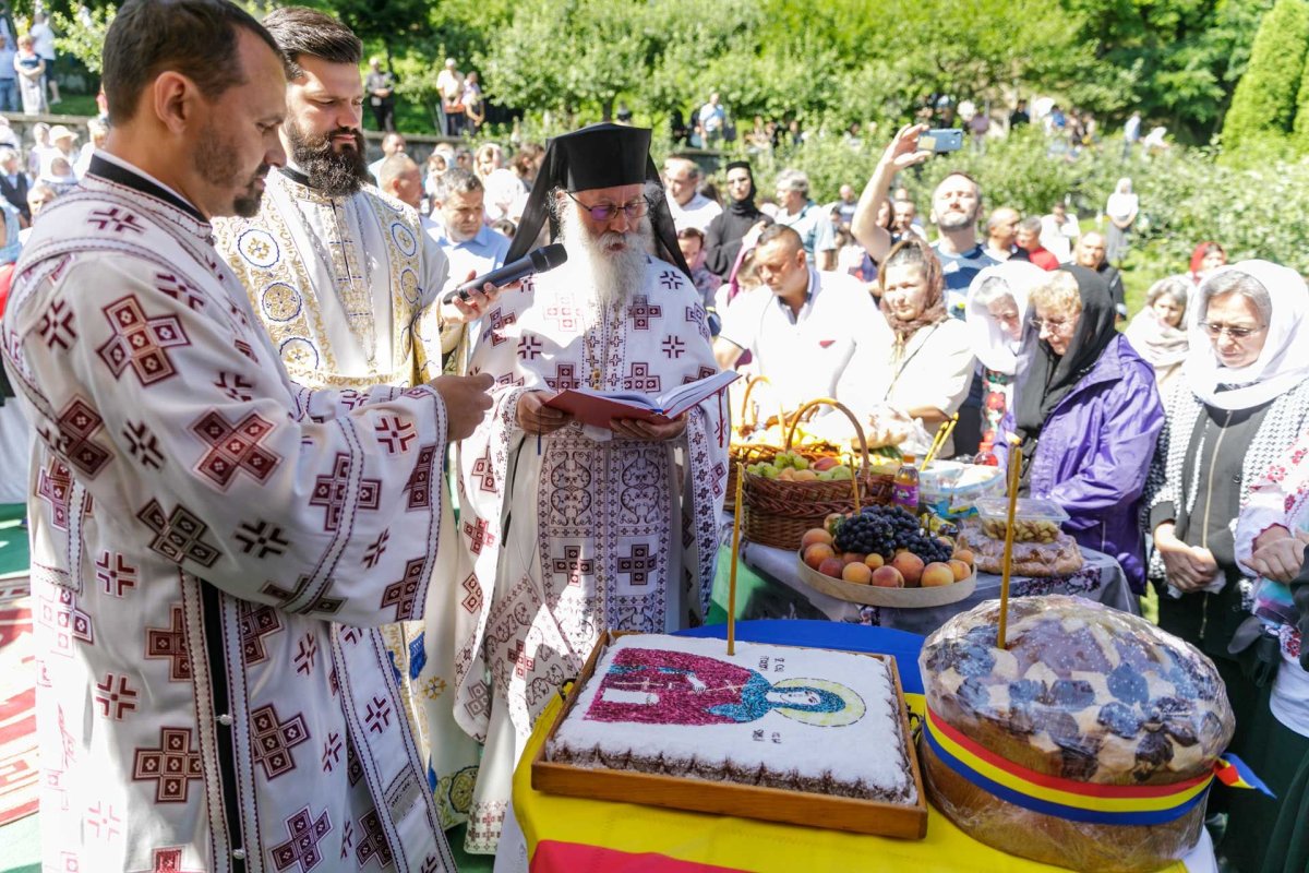 Mulțime de credincioși au prăznuit-o pe Sfânta Teodora la Mănăstirea Sihla 179566