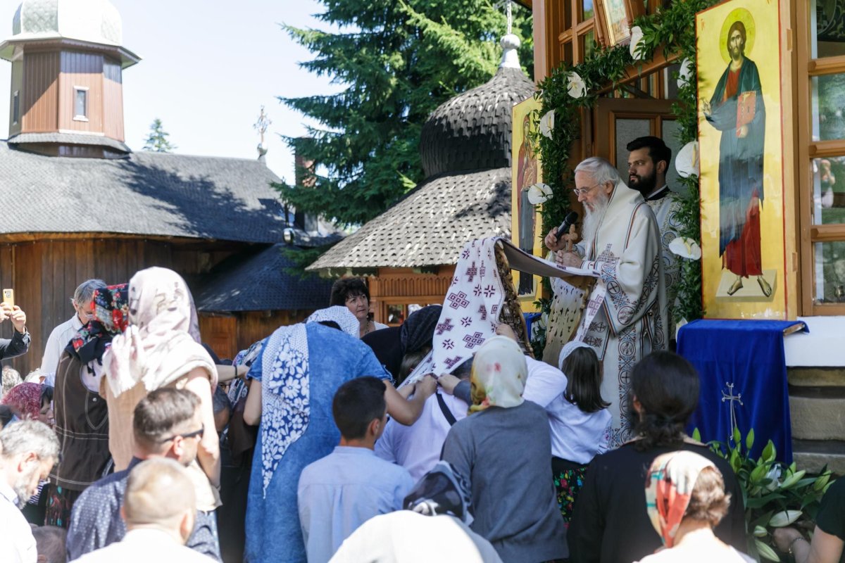 Mulțime de credincioși au prăznuit-o pe Sfânta Teodora la Mănăstirea Sihla 179567