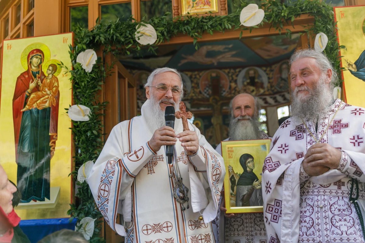 Mulțime de credincioși au prăznuit-o pe Sfânta Teodora la Mănăstirea Sihla 179568