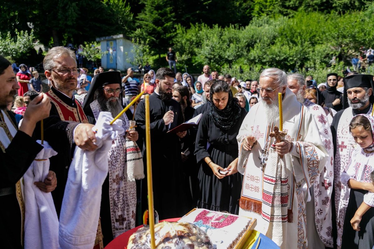 Mulțime de credincioși au prăznuit-o pe Sfânta Teodora la Mănăstirea Sihla 179570