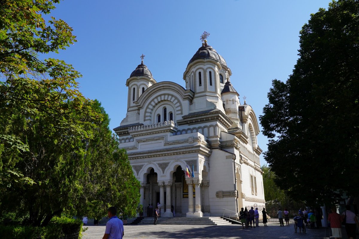 Tradiționala procesiune cu Icoana Maicii Domnului de la Mănăstirea Adam 179572