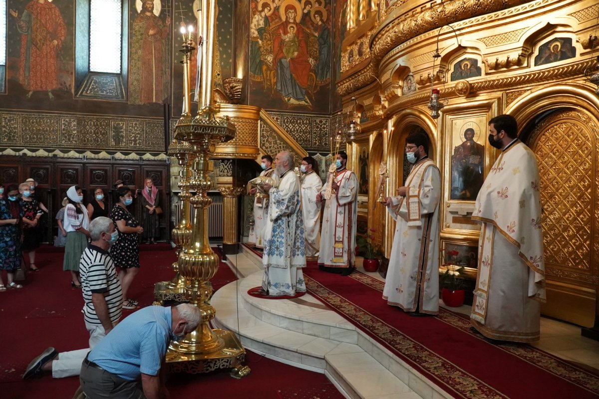 Tradiționala procesiune cu Icoana Maicii Domnului de la Mănăstirea Adam 179574