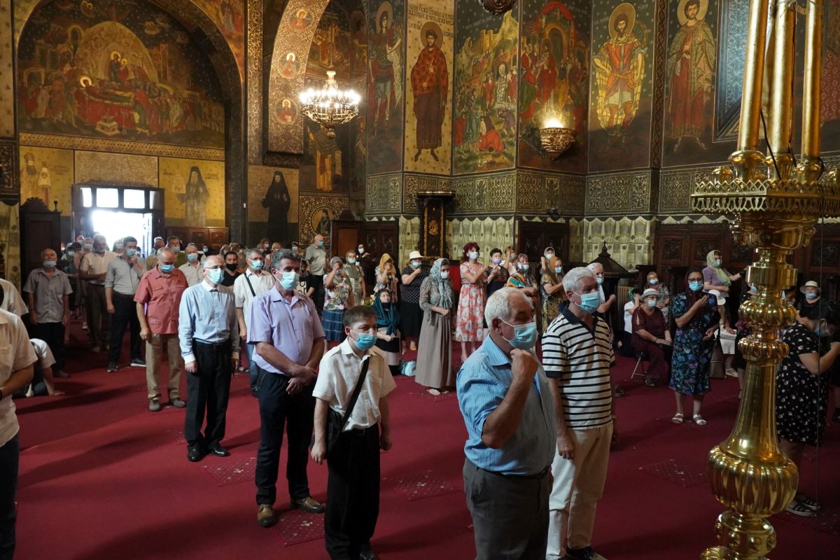 Tradiționala procesiune cu Icoana Maicii Domnului de la Mănăstirea Adam 179576