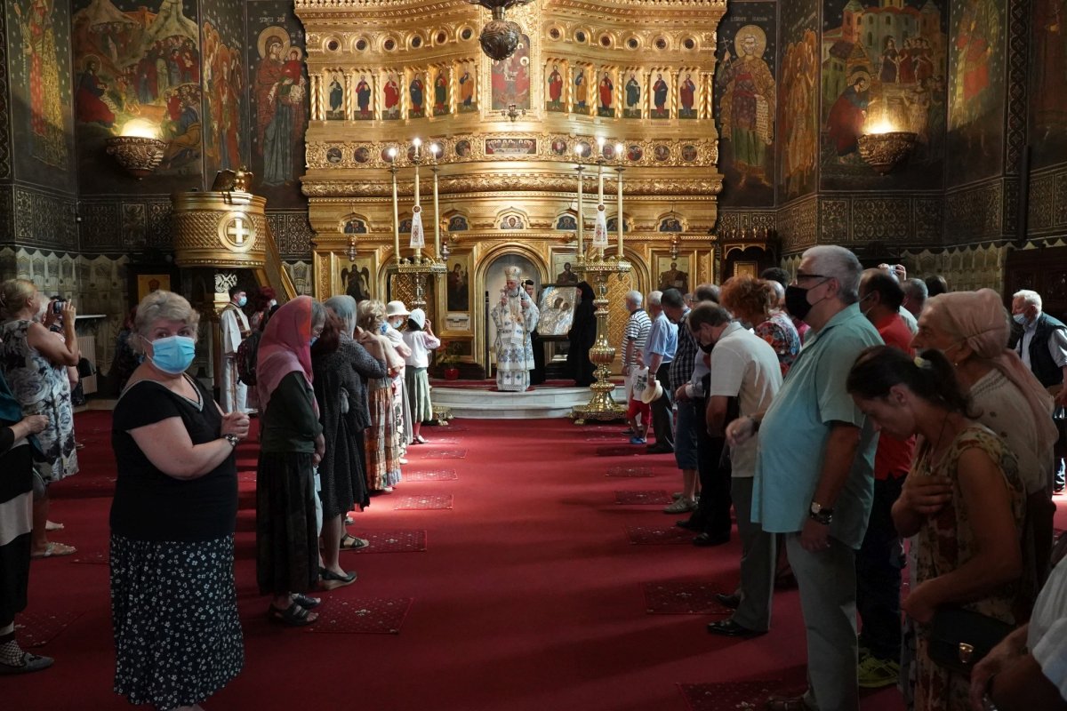 Tradiționala procesiune cu Icoana Maicii Domnului de la Mănăstirea Adam 179585