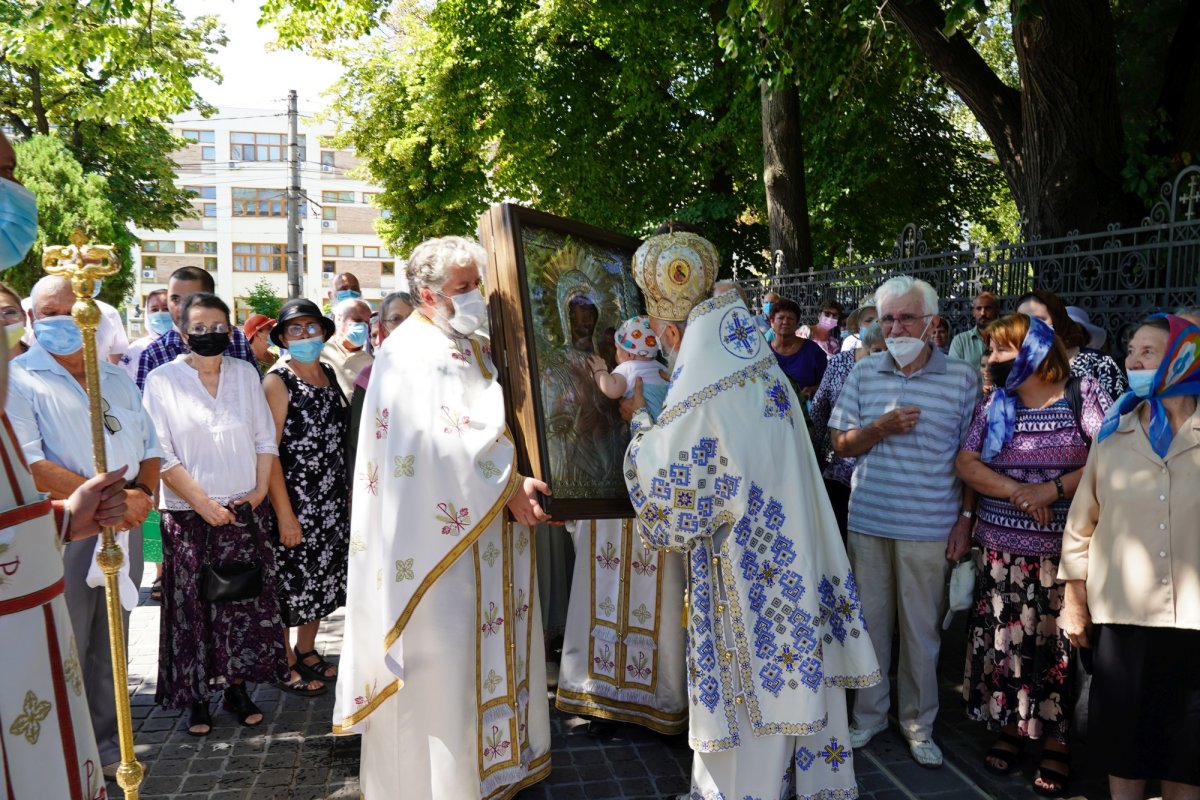 Tradiționala procesiune cu Icoana Maicii Domnului de la Mănăstirea Adam 179586