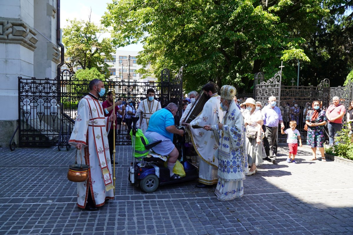Tradiționala procesiune cu Icoana Maicii Domnului de la Mănăstirea Adam 179588