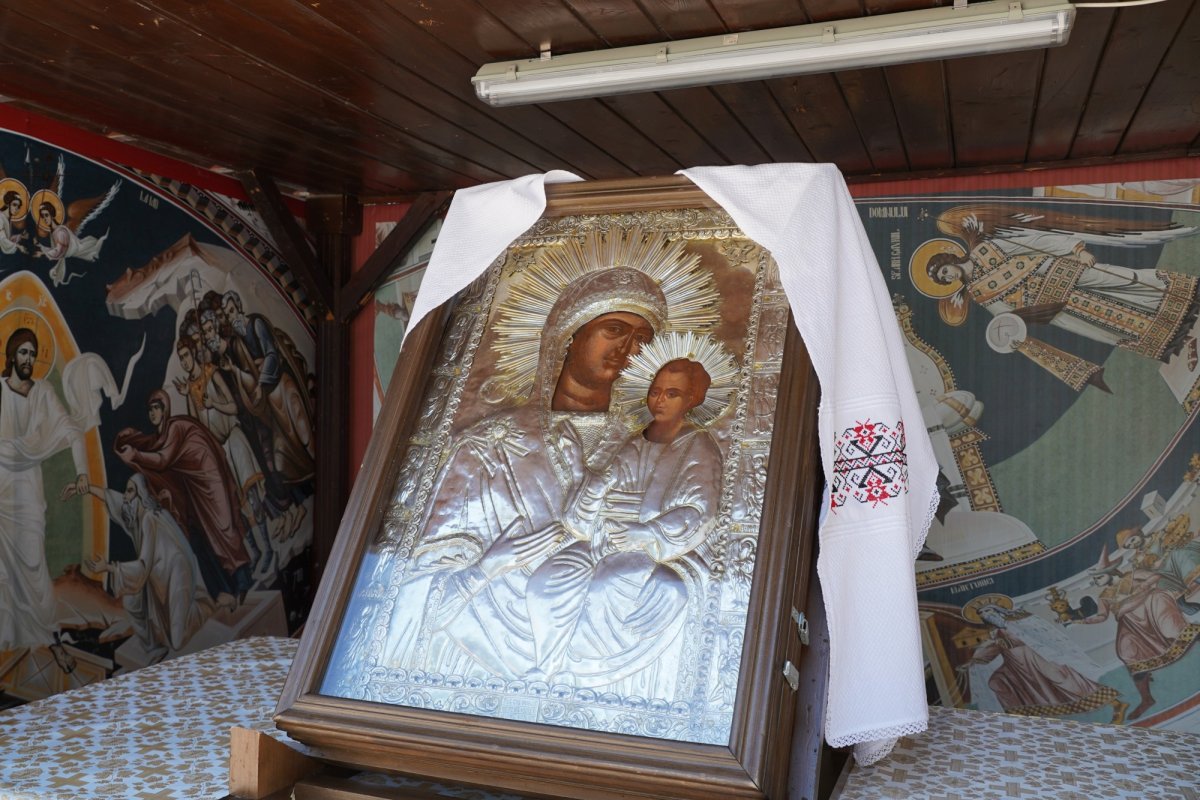 Tradiționala procesiune cu Icoana Maicii Domnului de la Mănăstirea Adam 179592