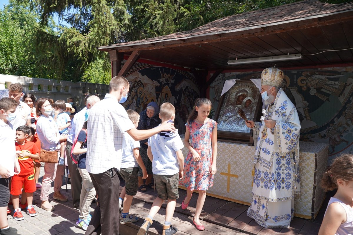 Tradiționala procesiune cu Icoana Maicii Domnului de la Mănăstirea Adam 179594