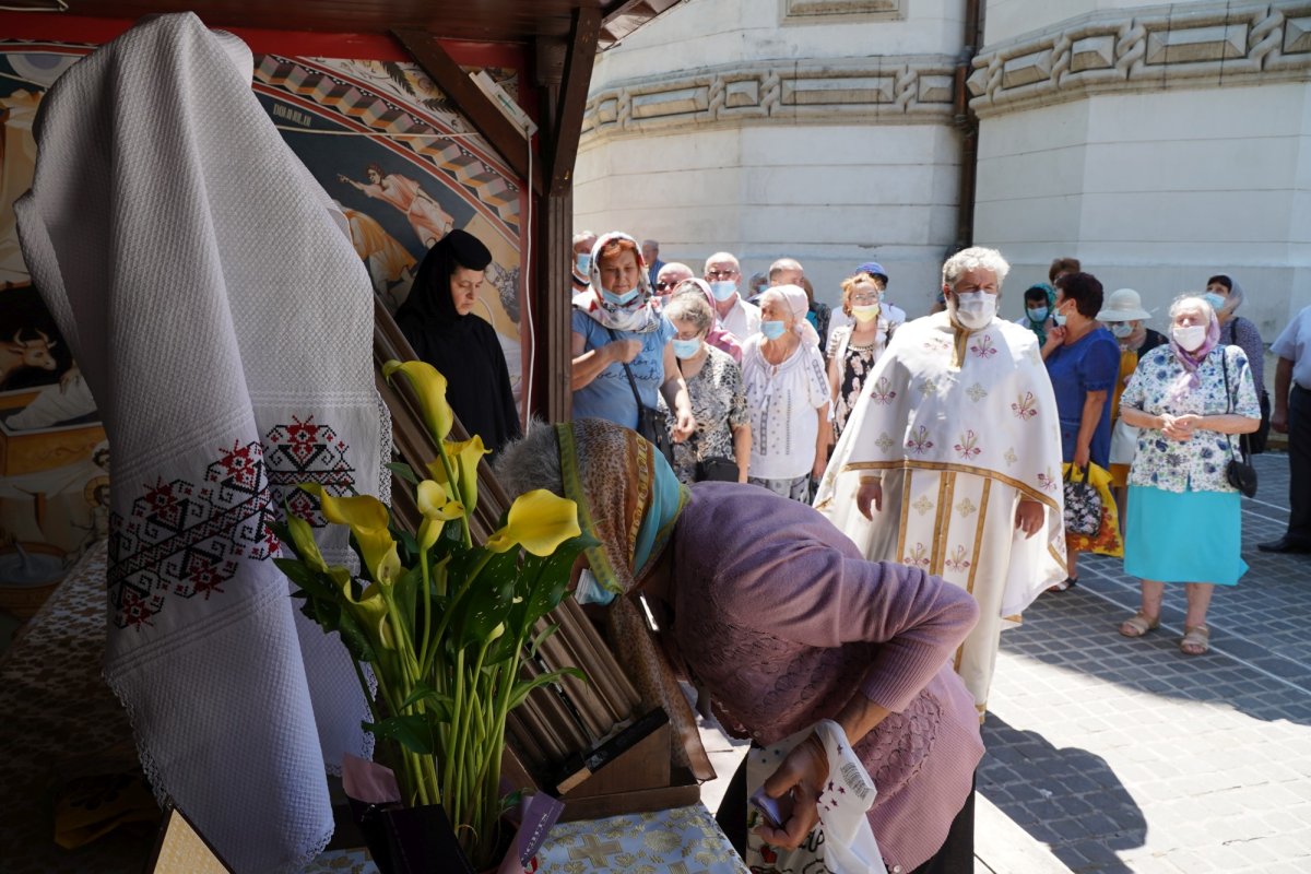 Tradiționala procesiune cu Icoana Maicii Domnului de la Mănăstirea Adam 179598