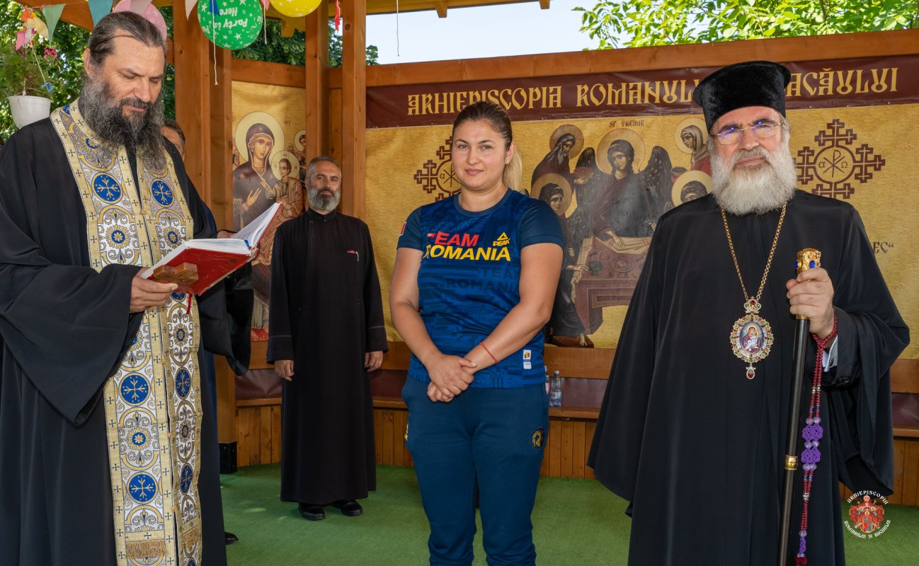Sportiva Bianca Florentina Ghelber, premiată de Arhiepiscopul Romanului și Bacăului 179866