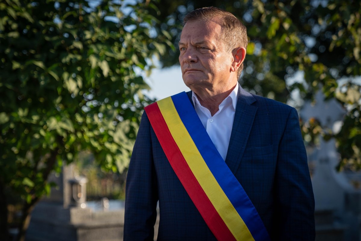 Doi ierarhi au sfințit biserica din cimitirul Parohiei Dealu Mare, Botoșani 179715