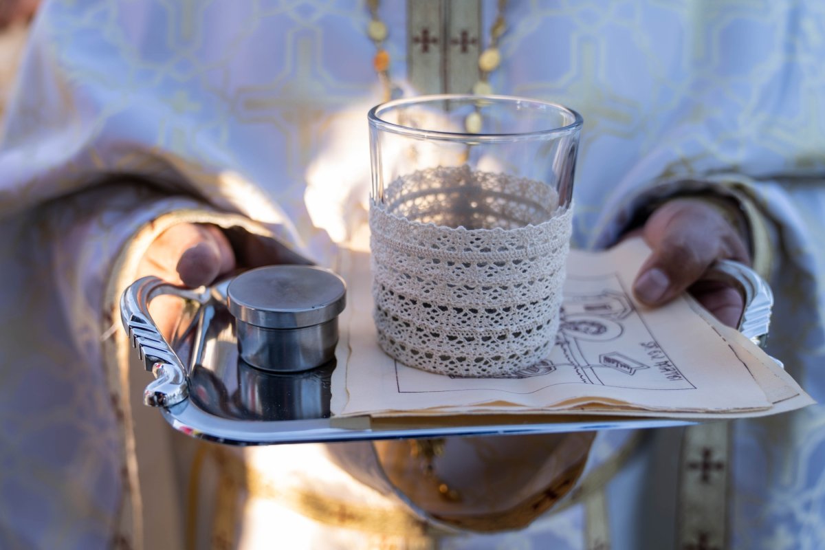 Doi ierarhi au sfințit biserica din cimitirul Parohiei Dealu Mare, Botoșani 179722