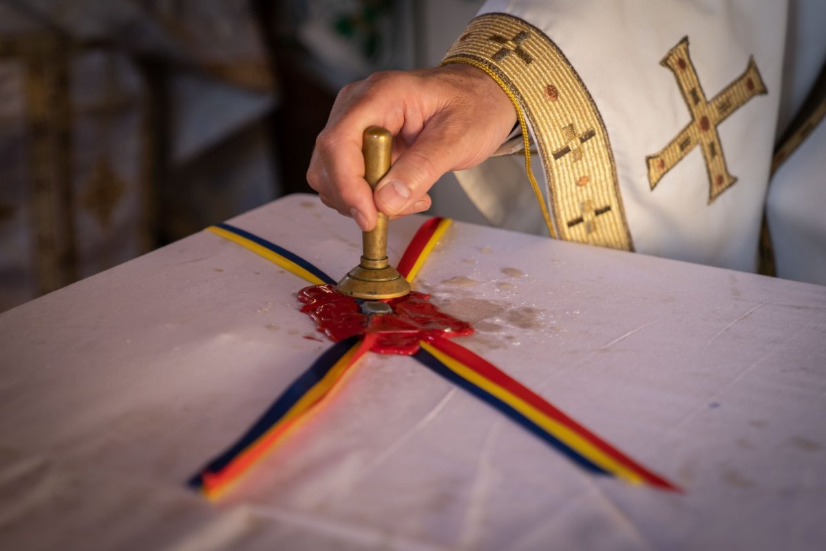 Doi ierarhi au sfințit biserica din cimitirul Parohiei Dealu Mare, Botoșani 179740