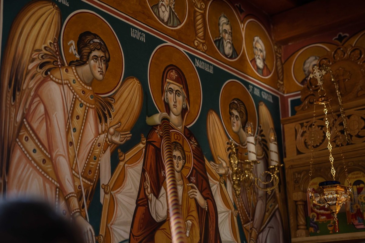 Doi ierarhi au sfințit biserica din cimitirul Parohiei Dealu Mare, Botoșani 179746