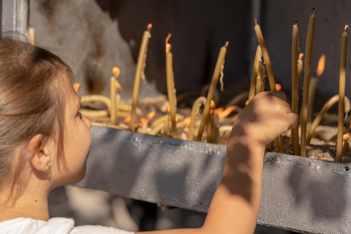 Doi ierarhi au sfințit biserica din cimitirul Parohiei Dealu Mare, Botoșani 179756
