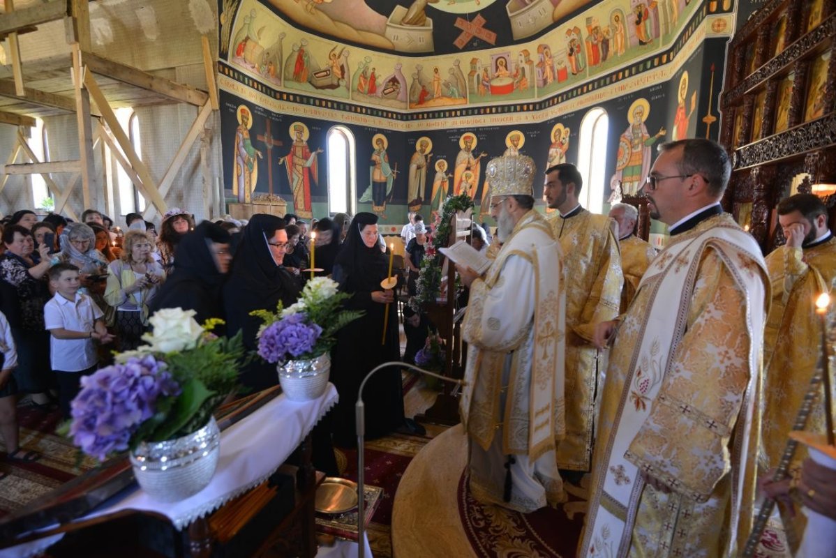 Liturghie arhierească la mănăstirea din Cipăieni, Mureş 179840
