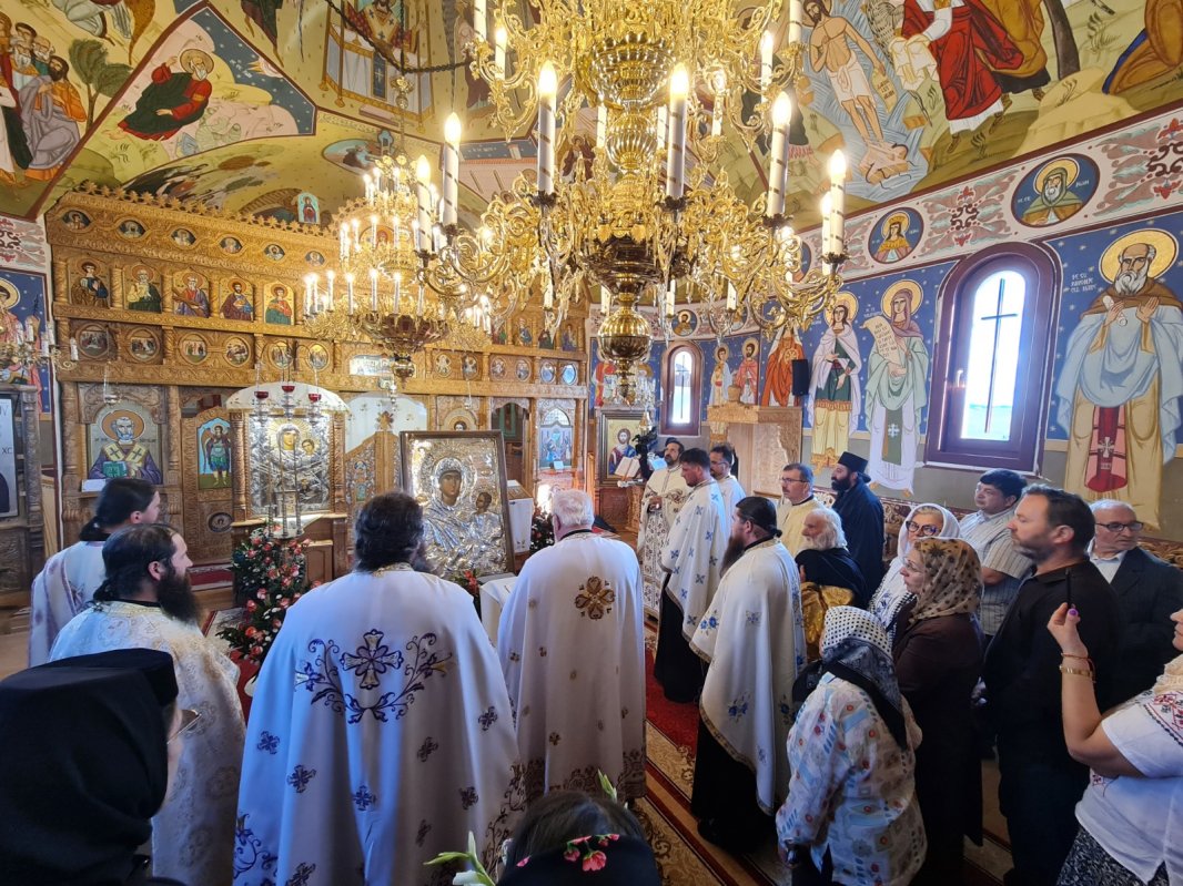 O copie a Icoanei Maicii Domnului „Esfagmeni“-Înjunghiata a fost adusă la Mănăstirea Piatra Tăieturii 179692