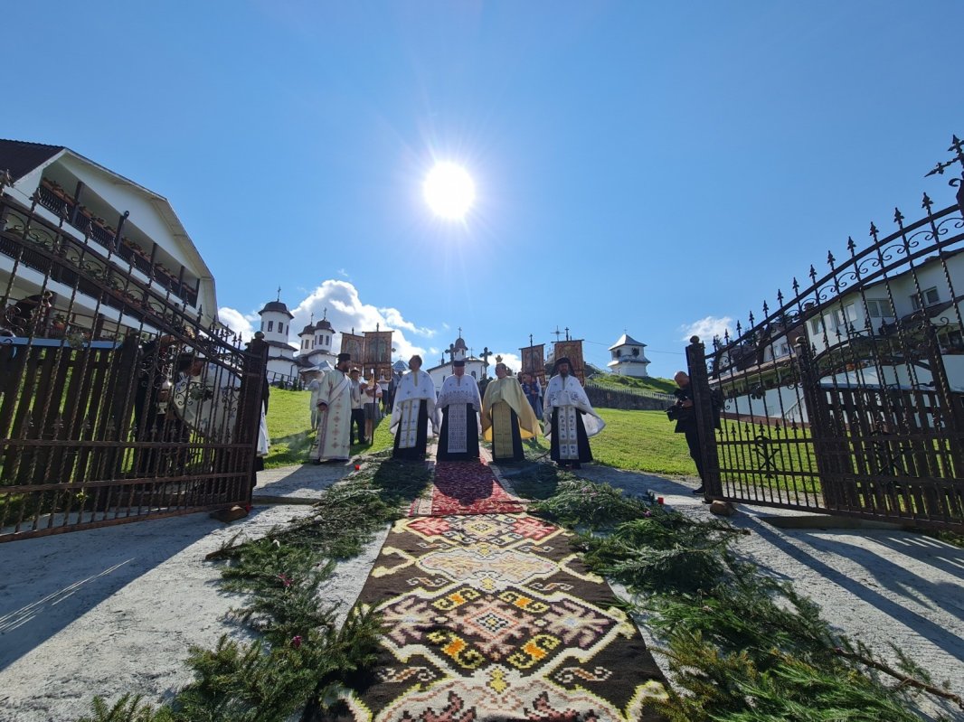 O copie a Icoanei Maicii Domnului „Esfagmeni“-Înjunghiata a fost adusă la Mănăstirea Piatra Tăieturii 179702