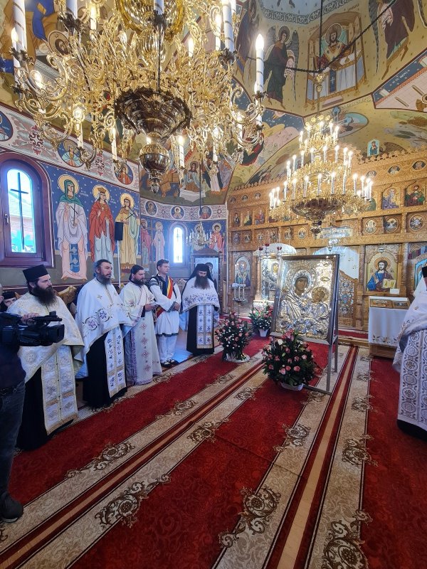 O copie a Icoanei Maicii Domnului „Esfagmeni“-Înjunghiata a fost adusă la Mănăstirea Piatra Tăieturii 179704