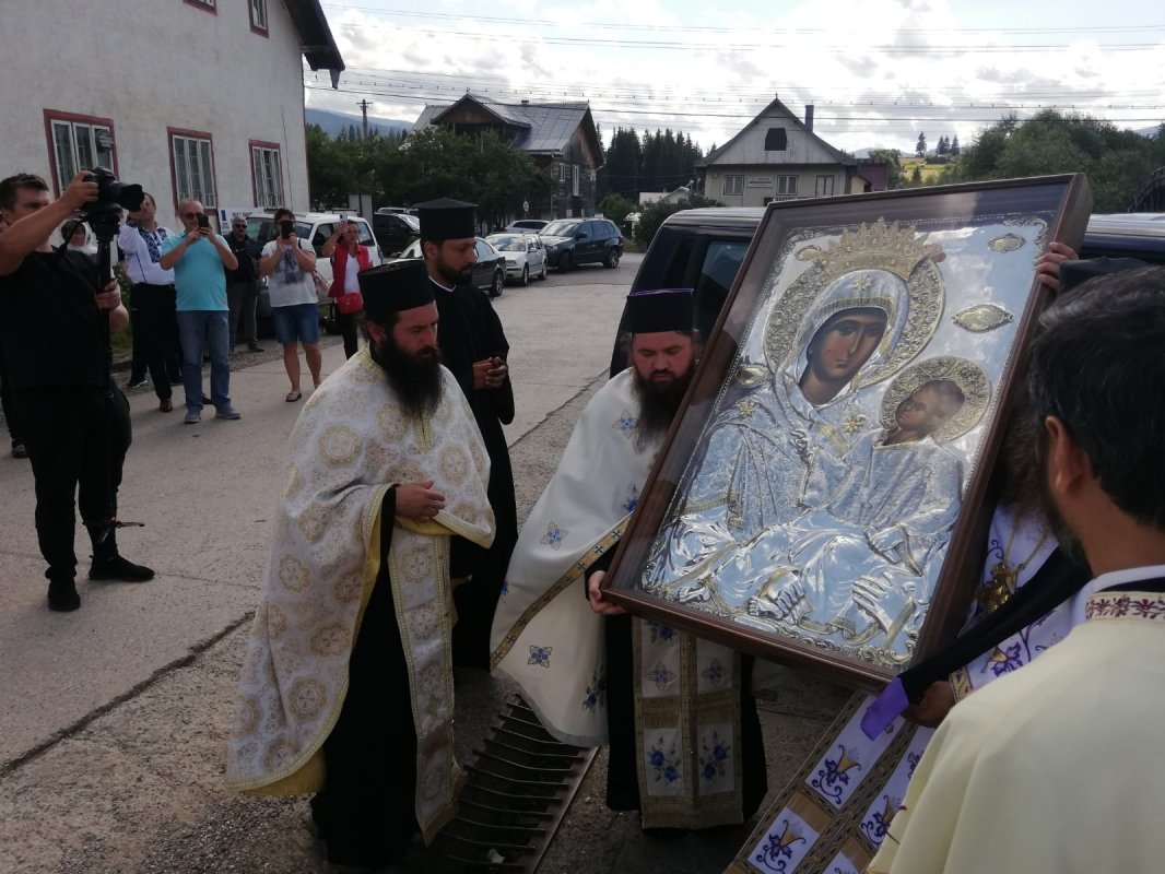 O copie a Icoanei Maicii Domnului „Esfagmeni“-Înjunghiata a fost adusă la Mănăstirea Piatra Tăieturii 179805