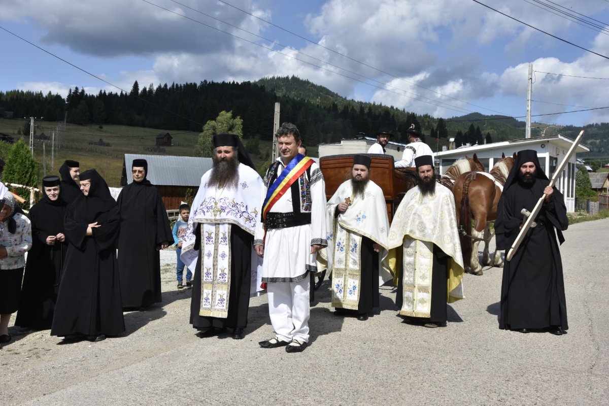 O copie a Icoanei Maicii Domnului „Esfagmeni“-Înjunghiata a fost adusă la Mănăstirea Piatra Tăieturii 179806