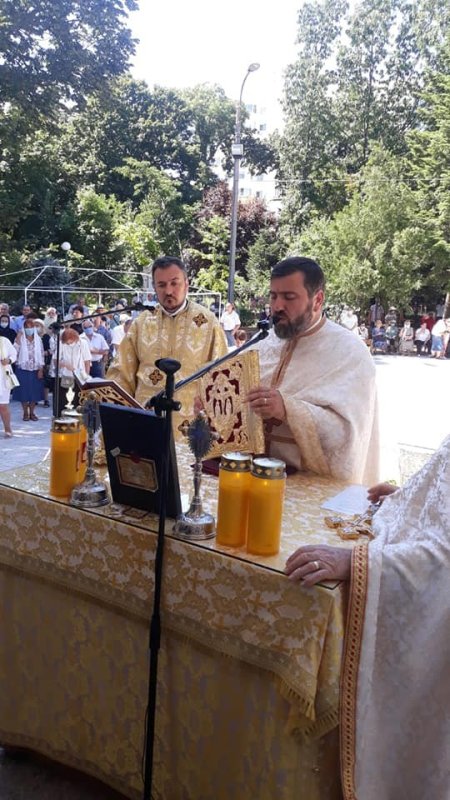 Sfântul Ierarh Miron pomenit la biserica sa din Capitală 179827