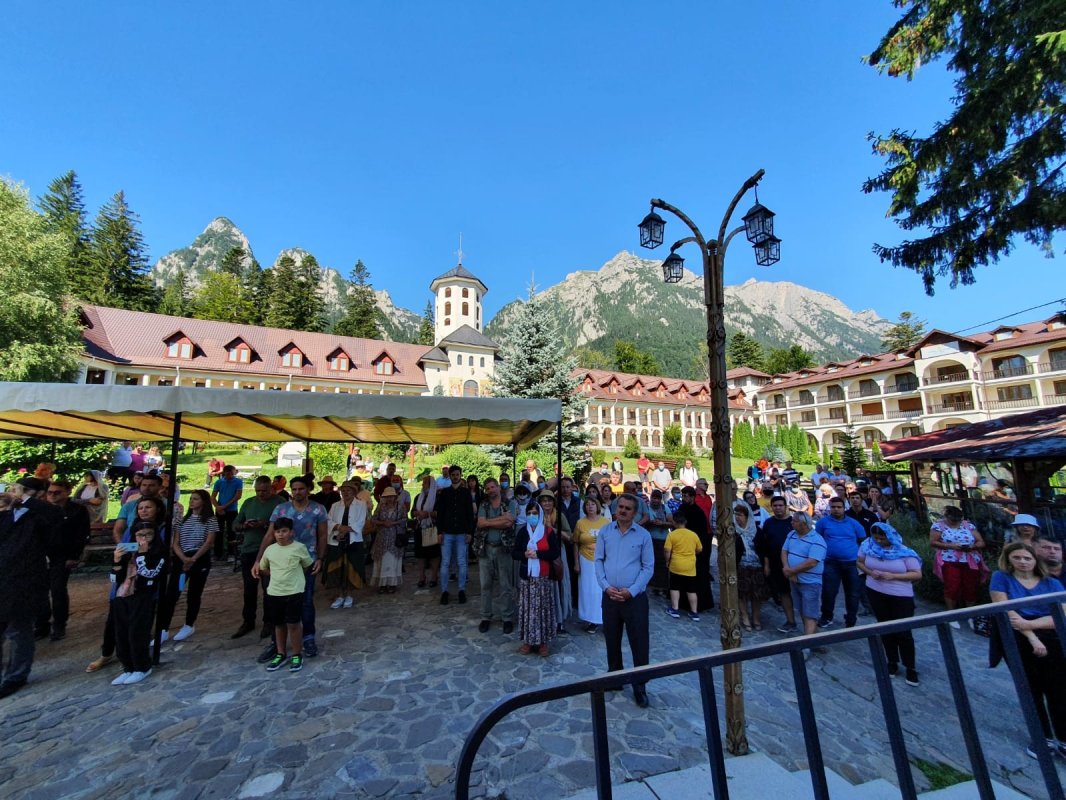 Slujire arhierească și cuvânt de învățătură la Caraiman despre restaurarea omului prin credinţă 179794