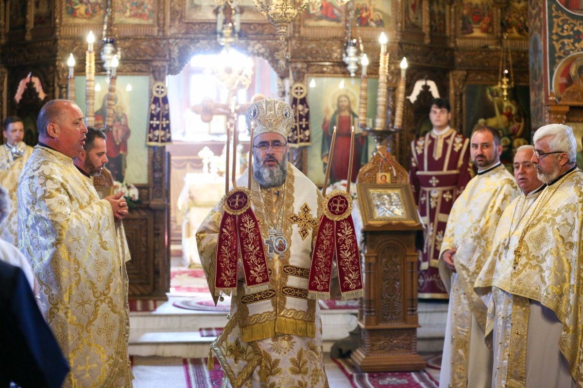 Vizită arhierească la o parohie din zona de munte a Buzăului 179918