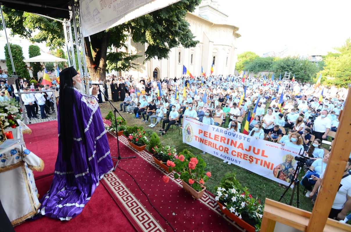Entuziasmul și statornicia credinței evidențiate de ziua Sfântului Ierarh Nifon la Târgoviște  179974