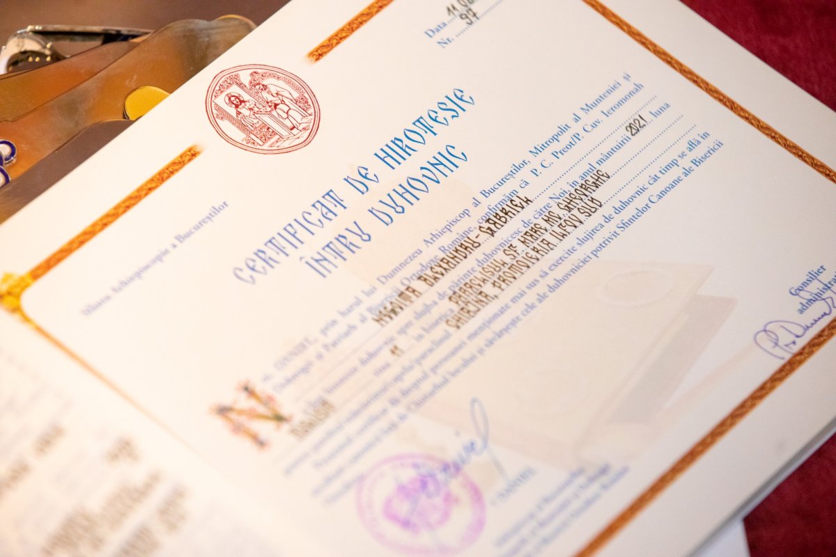 Noi preoți duhovnici pentru parohii din ţară şi diasporă 179978