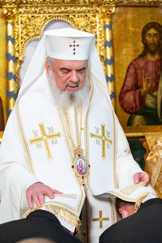 Noi preoți duhovnici pentru parohii din ţară şi diasporă 179981