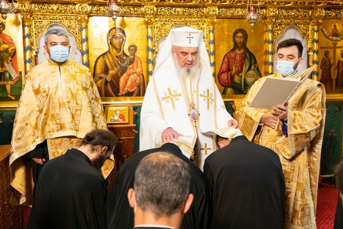 Noi preoți duhovnici pentru parohii din ţară şi diasporă 179982