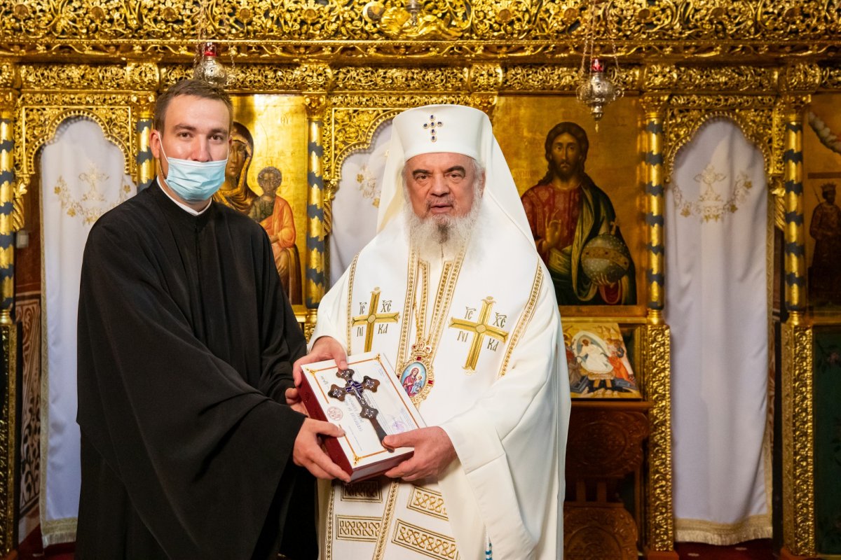 Noi preoți duhovnici pentru parohii din ţară şi diasporă 179987