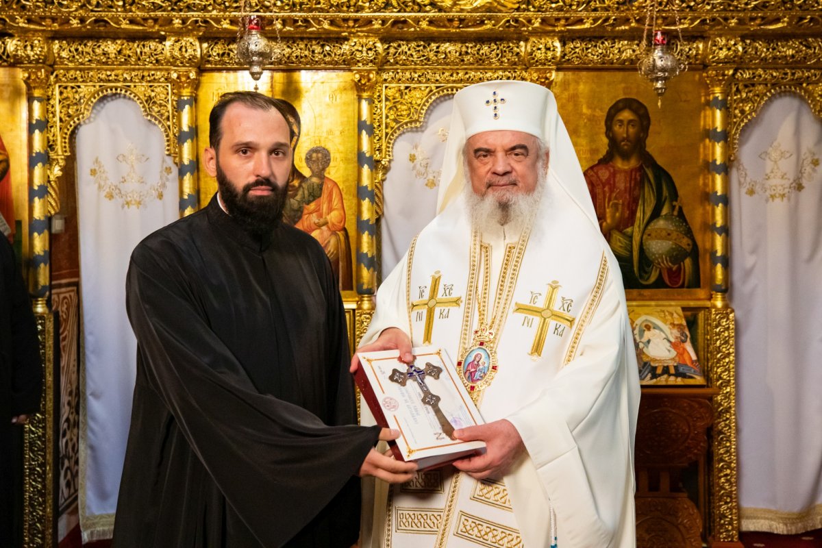 Noi preoți duhovnici pentru parohii din ţară şi diasporă 179988