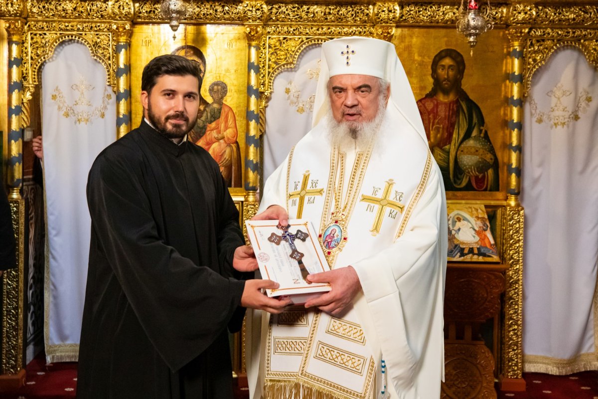 Noi preoți duhovnici pentru parohii din ţară şi diasporă 179996