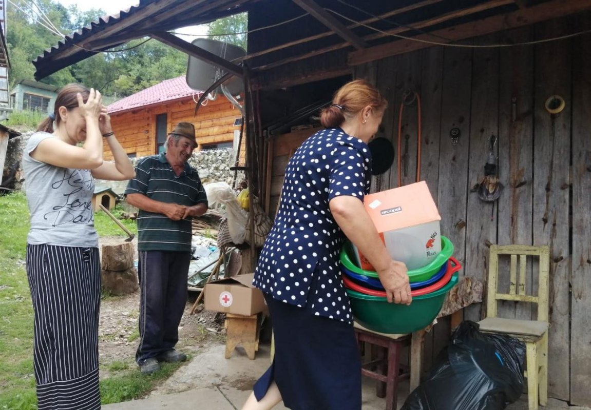 Sprijin pentru persoanele afectate de inundațiile din Apuseni 180001