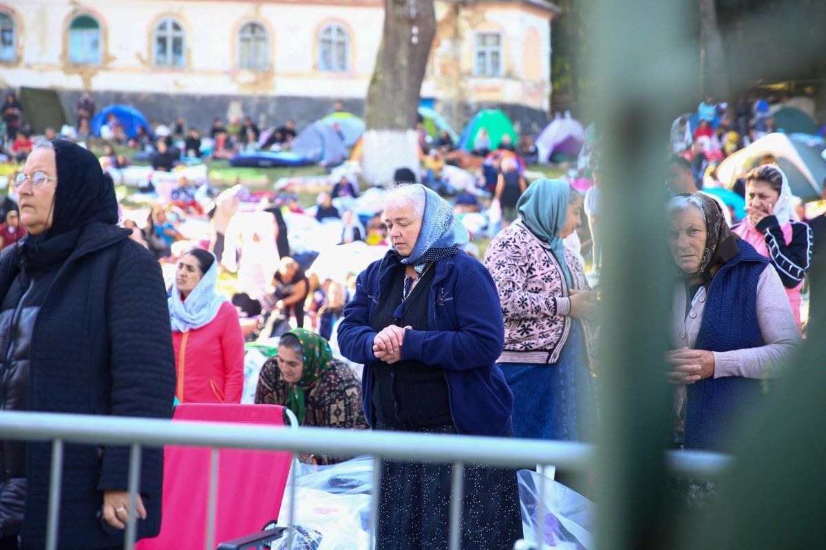 Mii de credincioşi la sărbătoarea hramului de la Mănăstirea Nicula 180277